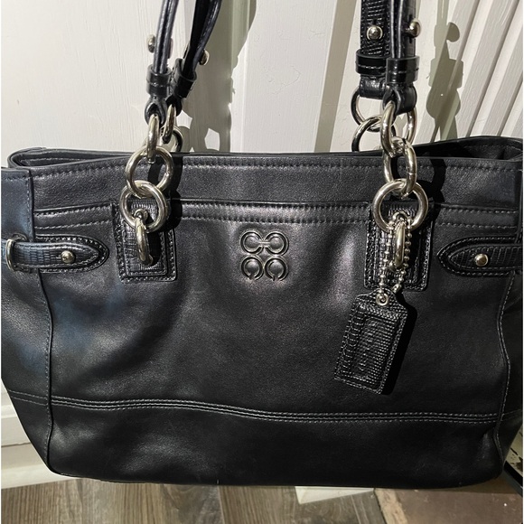 Authentic Coach Vintage Purse - Picture 1 of 8